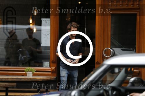 Amsterdam 6 oktober 2015 
Katja Schuurman brnegt haar vriend Freek v Noordwijk van zijn ene restaurant naar zijn andere restaurant ion Amsterdam