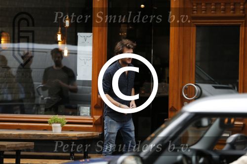 Amsterdam 6 oktober 2015 
Katja Schuurman brnegt haar vriend Freek v Noordwijk van zijn ene restaurant naar zijn andere restaurant ion Amsterdam