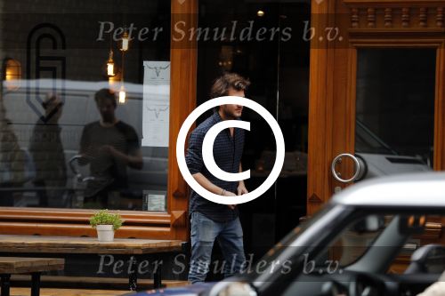 Amsterdam 6 oktober 2015 
Katja Schuurman brnegt haar vriend Freek v Noordwijk van zijn ene restaurant naar zijn andere restaurant ion Amsterdam