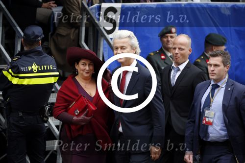 Den Haag 15 september 2015
Prinsjesdag 2015 met Koning Willem Alexander Koningin Maxima prins Constantijn en Prinses Laurentien. Dit jaar wordt de gouden koets voorlopig voor het laatst gebruikt. Geert Wilders met zijn vrouw en beveiliging
