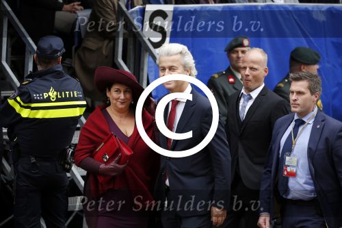 Den Haag 15 september 2015
Prinsjesdag 2015 met Koning Willem Alexander Koningin Maxima prins Constantijn en Prinses Laurentien. Dit jaar wordt de gouden koets voorlopig voor het laatst gebruikt. Geert Wilders met zijn vrouw en beveiliging