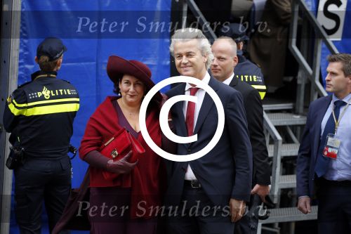 Den Haag 15 september 2015
Prinsjesdag 2015 met Koning Willem Alexander Koningin Maxima prins Constantijn en Prinses Laurentien. Dit jaar wordt de gouden koets voorlopig voor het laatst gebruikt. Geert Wilders met zijn vrouw en beveiliging