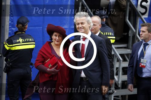 Den Haag 15 september 2015
Prinsjesdag 2015 met Koning Willem Alexander Koningin Maxima prins Constantijn en Prinses Laurentien. Dit jaar wordt de gouden koets voorlopig voor het laatst gebruikt. Geert Wilders met zijn vrouw en beveiliging