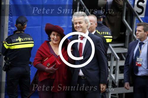 Den Haag 15 september 2015
Prinsjesdag 2015 met Koning Willem Alexander Koningin Maxima prins Constantijn en Prinses Laurentien. Dit jaar wordt de gouden koets voorlopig voor het laatst gebruikt. Geert Wilders met zijn vrouw en beveiliging