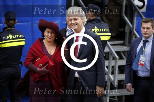 Den Haag 15 september 2015
Prinsjesdag 2015 met Koning Willem Alexander Koningin Maxima prins Constantijn en Prinses Laurentien. Dit jaar wordt de gouden koets voorlopig voor het laatst gebruikt. Geert Wilders met zijn vrouw en beveiliging