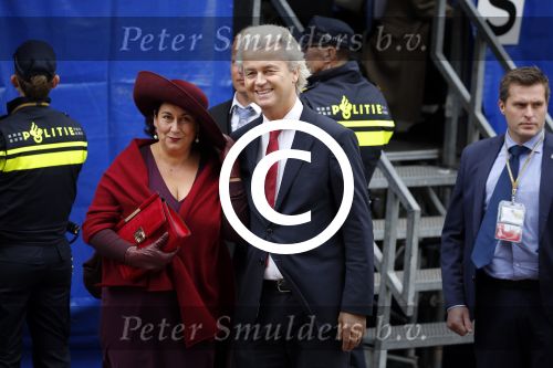Den Haag 15 september 2015
Prinsjesdag 2015 met Koning Willem Alexander Koningin Maxima prins Constantijn en Prinses Laurentien. Dit jaar wordt de gouden koets voorlopig voor het laatst gebruikt. Geert Wilders met zijn vrouw en beveiliging