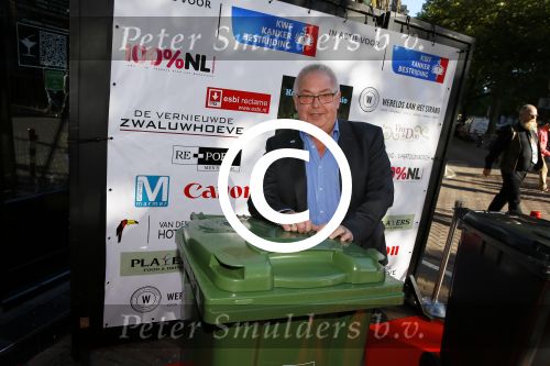 Amsterdam 30 september 2015
Boekpresenatie Joop van Tellingen in Players. Aanwezig Dennis Ria Nathalie en Fender v Tellingen alsmede rest van de familie. Guus