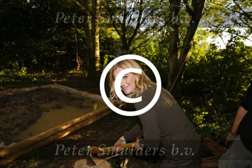 Haarzuilens 27 september 2015
Aktie om bomen te planten gepresenteerd door Beau v Erven Dorens en Angela Groothuizen.
oa Evelyn Struik Trijntje OOsterhuis Nick & Simon Marjan Berk Tineke Schouten Ruud Feltkamp en inge Ipenburg werken mee. Hanne Tersmette