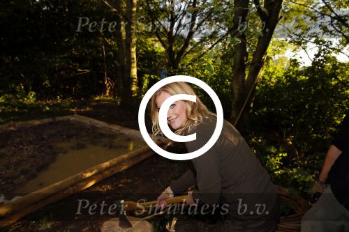 Haarzuilens 27 september 2015
Aktie om bomen te planten gepresenteerd door Beau v Erven Dorens en Angela Groothuizen.
oa Evelyn Struik Trijntje OOsterhuis Nick & Simon Marjan Berk Tineke Schouten Ruud Feltkamp en inge Ipenburg werken mee. Hanne Tersmette