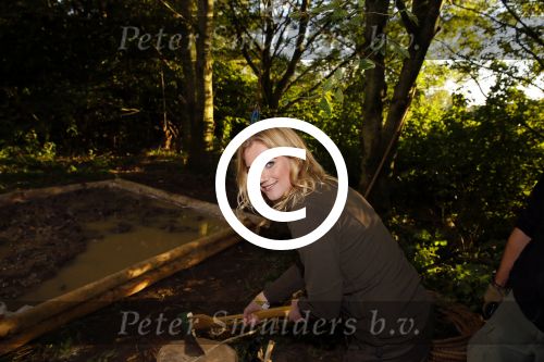 Haarzuilens 27 september 2015
Aktie om bomen te planten gepresenteerd door Beau v Erven Dorens en Angela Groothuizen.
oa Evelyn Struik Trijntje OOsterhuis Nick & Simon Marjan Berk Tineke Schouten Ruud Feltkamp en inge Ipenburg werken mee. Hanne Tersmette