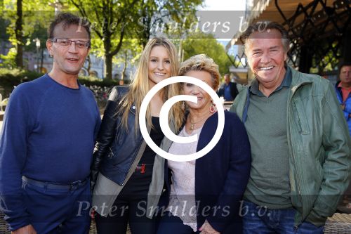 Amsterdam 30 september 2015
Boekpresenatie Joop van Tellingen in Players. Aanwezig Dennis Ria Nathalie en Fender v Tellingen alsmede rest van de familie.