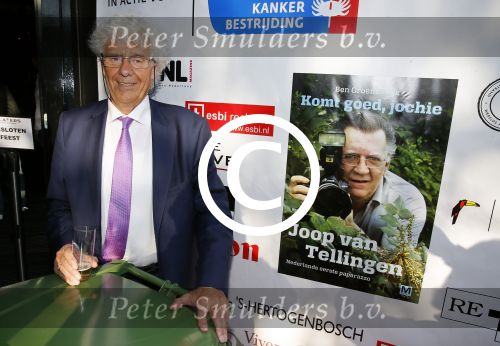 Amsterdam 30 september 2015
Boekpresenatie Joop van Tellingen in Players. Aanwezig Dennis Ria Nathalie en Fender v Tellingen alsmede rest van de familie. Hans Wennekes