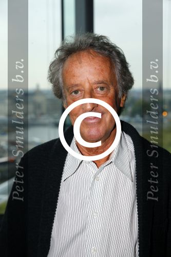Amsterdam 5 oktober 2015
Presentatie boek inge Ipenburg bij het double Tree hotel.
Jan Kooijman ontvangt het eerste boek. 
Hans v Willigenburg