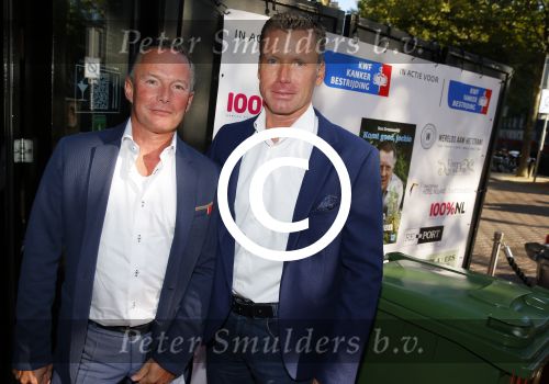 Amsterdam 30 september 2015
Boekpresenatie Joop van Tellingen in Players. Aanwezig Dennis Ria Nathalie en Fender v Tellingen alsmede rest van de familie. Harald v Panhuis met partner