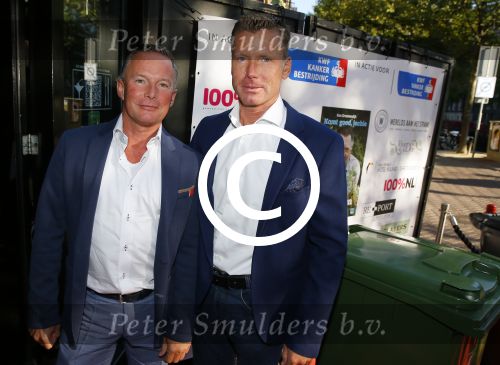 Amsterdam 30 september 2015
Boekpresenatie Joop van Tellingen in Players. Aanwezig Dennis Ria Nathalie en Fender v Tellingen alsmede rest van de familie. Harald v Panhuis met partner