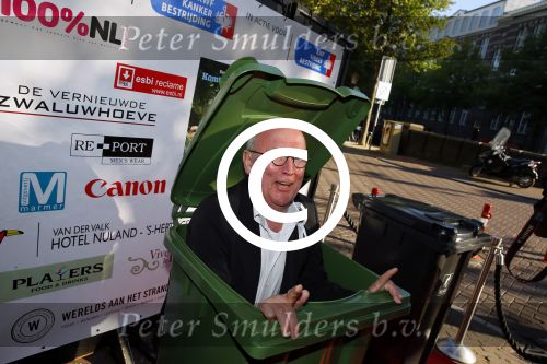 Amsterdam 30 september 2015
Boekpresenatie Joop van Tellingen in Players. Aanwezig Dennis Ria Nathalie en Fender v Tellingen alsmede rest van de familie. Harry Slinger met vrouw
