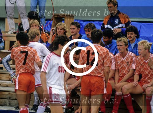 Munchen, 25 Juni 1988 Finale Europees Kampioenschap 1988
Nederland-Rusland met een eindstand van 2-0
Marco v Basten, Frank Rijkaard, Jan Wouters, Arnold Muhren, Ronald Koeman en Ruud Gullit, Johnny v t Schip, Hendri Kruzen, Johnny Bosman, Aron Winter
EK 1988