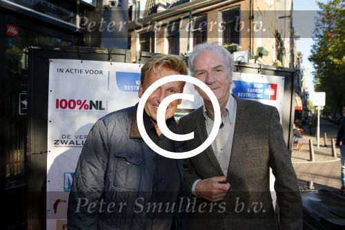 Amsterdam 30 september 2015
Boekpresenatie Joop van Tellingen in Players. Aanwezig Dennis Ria Nathalie en Fender v Tellingen alsmede rest van de familie. Hennie Huisman met Rein Sluik