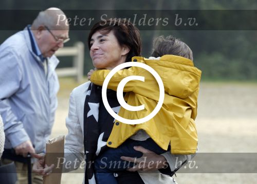 Baarn 4 oktober 2015
Presentatie boek Belinda Meuldijk in kasteel Groeneveld.
Aanwezig Thierry Duval Rob de Nijs Henriette de Nijs Julis Joshi en Robert.
Willeke Alberti krijgt het eerste boek.