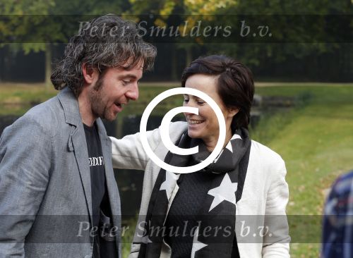 Baarn 4 oktober 2015
Presentatie boek Belinda Meuldijk in kasteel Groeneveld.
Aanwezig Thierry Duval Rob de Nijs Henriette de Nijs Julis Joshi en Robert.
Willeke Alberti krijgt het eerste boek.