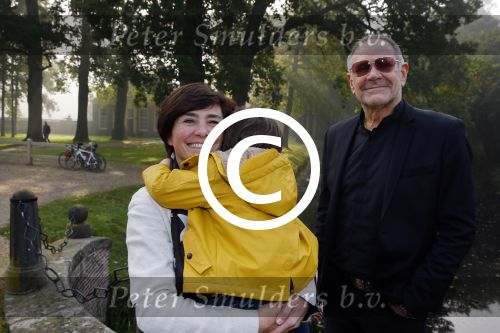 Baarn 4 oktober 2015
Presentatie boek Belinda Meuldijk in kasteel Groeneveld.
Aanwezig Thierry Duval Rob de Nijs Henriette de Nijs Julis Joshi en Robert.
Willeke Alberti krijgt het eerste boek.