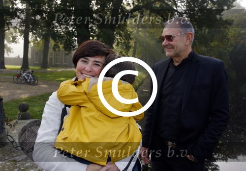 Baarn 4 oktober 2015
Presentatie boek Belinda Meuldijk in kasteel Groeneveld.
Aanwezig Thierry Duval Rob de Nijs Henriette de Nijs Julis Joshi en Robert.
Willeke Alberti krijgt het eerste boek.