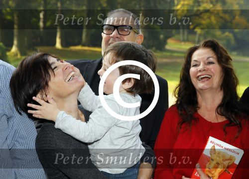 Baarn 4 oktober 2015
Presentatie boek Belinda Meuldijk in kasteel Groeneveld.
Aanwezig Thierry Duval Rob de Nijs Henriette de Nijs Julis Joshi en Robert.
Willeke Alberti krijgt het eerste boek.