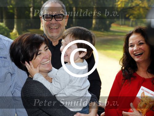 Baarn 4 oktober 2015
Presentatie boek Belinda Meuldijk in kasteel Groeneveld.
Aanwezig Thierry Duval Rob de Nijs Henriette de Nijs Julis Joshi en Robert.
Willeke Alberti krijgt het eerste boek.