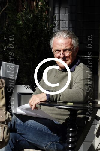 Amsterdam 29 september 2015
Huub Stapel neemt in het zonnetje het script van de nieuwe politieserie Flikken Rotterdam door.