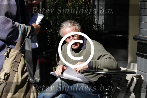Amsterdam 29 september 2015
Huub Stapel neemt in het zonnetje het script van de nieuwe politieserie Flikken Rotterdam door.