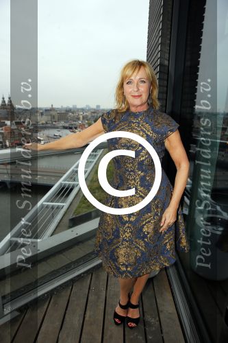 Amsterdam 5 oktober 2015
Presentatie boek inge Ipenburg bij het double Tree hotel.
Jan Kooijman ontvangt het eerste boek.