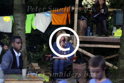 Haarzuilens 27 september 2015
Aktie om bomen te planten gepresenteerd door Beau v Erven Dorens en Angela Groothuizen.
oa Evelyn Struik Trijntje OOsterhuis Nick & Simon Marjan Berk Tineke Schouten Ruud Feltkamp en inge Ipenburg werken mee.