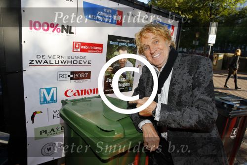 Amsterdam 30 september 2015
Boekpresenatie Joop van Tellingen in Players. Aanwezig Dennis Ria Nathalie en Fender v Tellingen alsmede rest van de familie. Jacques Herb met vrouw