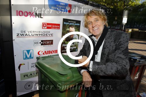 Amsterdam 30 september 2015
Boekpresenatie Joop van Tellingen in Players. Aanwezig Dennis Ria Nathalie en Fender v Tellingen alsmede rest van de familie. Jacques Herb met vrouw