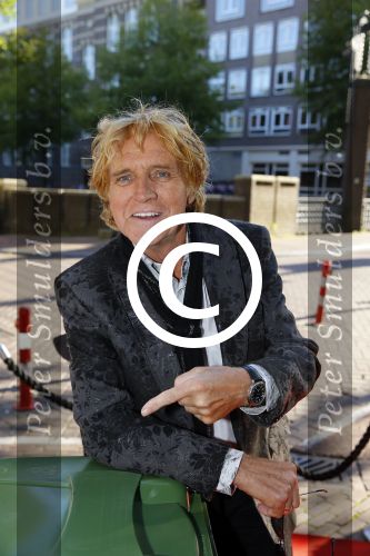 Amsterdam 30 september 2015
Boekpresenatie Joop van Tellingen in Players. Aanwezig Dennis Ria Nathalie en Fender v Tellingen alsmede rest van de familie. Jacques Herb met vrouw
