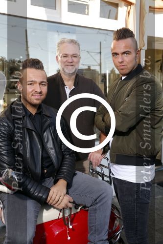 Den Haag 1 oktober 2015
Jake Hampel met zijn vrouw Lydia en hun 2 zoons bij een tatoo shop in Den Haag.