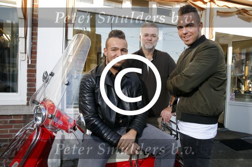 Den Haag 1 oktober 2015
Jake Hampel met zijn vrouw Lydia en hun 2 zoons bij een tatoo shop in Den Haag.