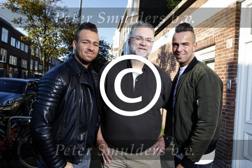 Den Haag 1 oktober 2015
Jake Hampel met zijn vrouw Lydia en hun 2 zoons bij een tatoo shop in Den Haag.