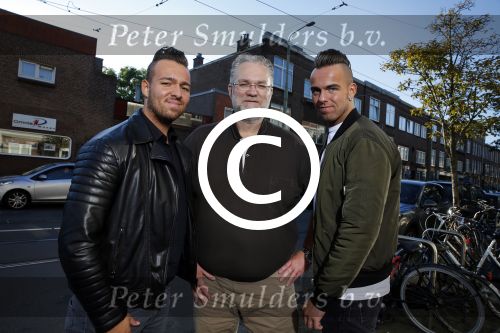 Den Haag 1 oktober 2015
Jake Hampel met zijn vrouw Lydia en hun 2 zoons bij een tatoo shop in Den Haag.