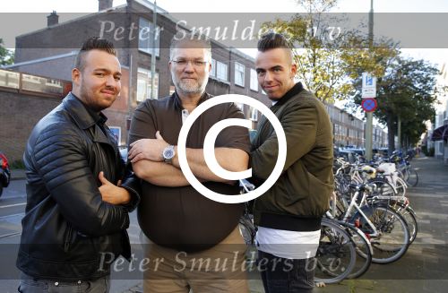 Den Haag 1 oktober 2015
Jake Hampel met zijn vrouw Lydia en hun 2 zoons bij een tatoo shop in Den Haag.