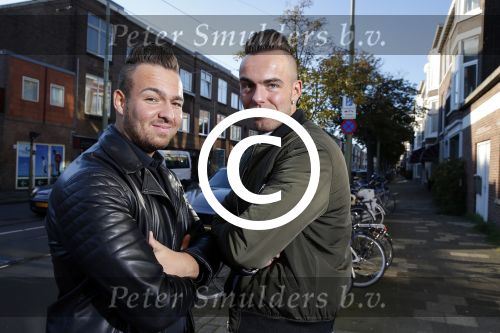 Den Haag 1 oktober 2015
Jake Hampel met zijn vrouw Lydia en hun 2 zoons bij een tatoo shop in Den Haag.