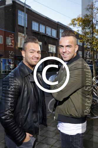 Den Haag 1 oktober 2015
Jake Hampel met zijn vrouw Lydia en hun 2 zoons bij een tatoo shop in Den Haag.