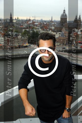 Amsterdam 5 oktober 2015
Presentatie boek inge Ipenburg bij het double Tree hotel.
Jan Kooijman ontvangt het eerste boek.