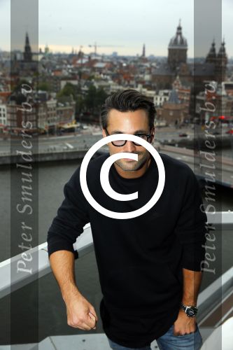 Amsterdam 5 oktober 2015
Presentatie boek inge Ipenburg bij het double Tree hotel.
Jan Kooijman ontvangt het eerste boek.
