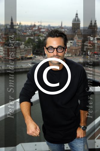 Amsterdam 5 oktober 2015
Presentatie boek inge Ipenburg bij het double Tree hotel.
Jan Kooijman ontvangt het eerste boek.