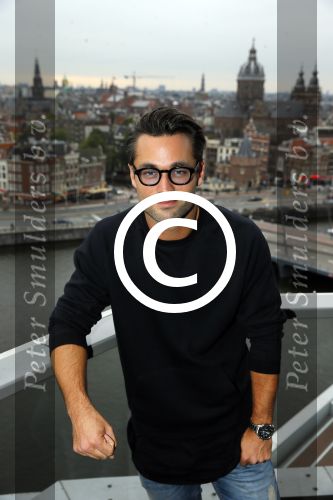 Amsterdam 5 oktober 2015
Presentatie boek inge Ipenburg bij het double Tree hotel.
Jan Kooijman ontvangt het eerste boek.
