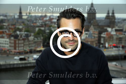 Amsterdam 5 oktober 2015
Presentatie boek inge Ipenburg bij het double Tree hotel.
Jan Kooijman ontvangt het eerste boek.