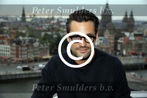 Amsterdam 5 oktober 2015
Presentatie boek inge Ipenburg bij het double Tree hotel.
Jan Kooijman ontvangt het eerste boek.