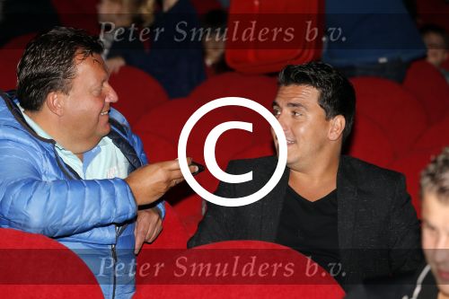 Hilversum 27 september 2015
Premiere twee kleine kleutertjes met Monique Smit naar verhaal van Jan Smit. Ze krijgen uit handen van edsilia Rombley dubbel platina. Jan met Edwin Bredius