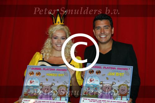 Hilversum 27 september 2015
Premiere twee kleine kleutertjes met Monique Smit naar verhaal van Jan Smit. Ze krijgen uit handen van edsilia Rombley dubbel platina.